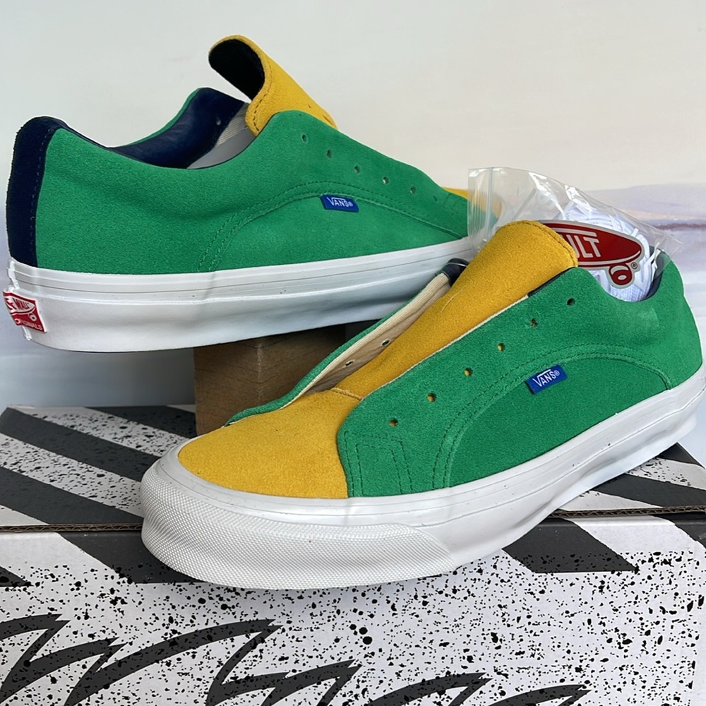 Vans Men’s 0g Lampin Lx
Off The Wall Green/Yellow
VN0A7Q4U021
Sneakers - Picture 8 of 16